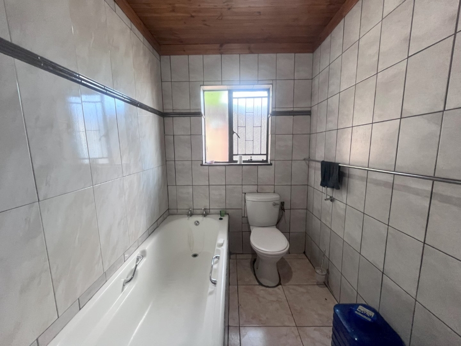 5 Bedroom Property for Sale in Ehrlich Park Free State